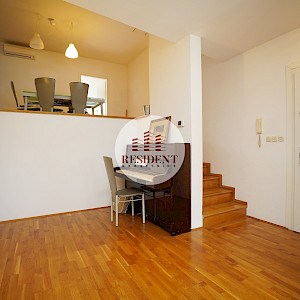 VRBIK Spacious 4-room apartment, 4th floor, excellent location, terrace, storage room