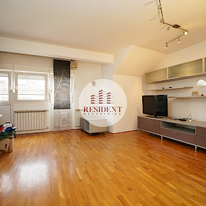 VRBIK Spacious 4-room apartment, 4th floor, excellent location, terrace, storage room