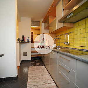 VRBIK Spacious 4-room apartment, 4th floor, excellent location, terrace, storage room