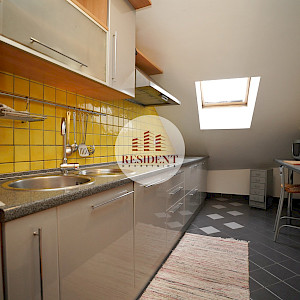 VRBIK Spacious 4-room apartment, 4th floor, excellent location, terrace, storage room