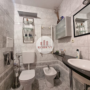 VRBIK Spacious 4-room apartment, 4th floor, excellent location, terrace, storage room