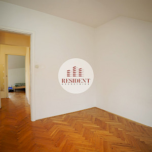 VRBIK Spacious 4-room apartment, 4th floor, excellent location, terrace, storage room