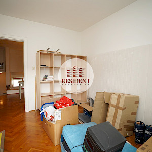 VRBIK Spacious 4-room apartment, 4th floor, excellent location, terrace, storage room