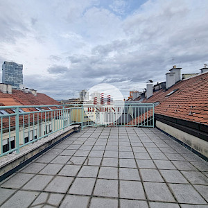 VRBIK Spacious 4-room apartment, 4th floor, excellent location, terrace, storage room
