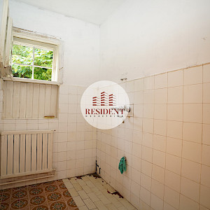 JELENOVAC Kosirnikova ulica, prostran 5soban stan za renovaciju