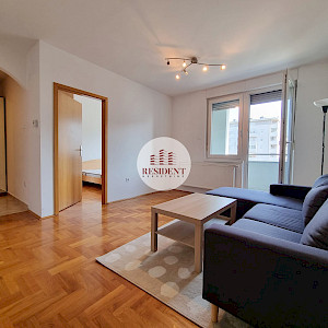 ŠPANSKO Moderan 2soban stan, 4. kat, odlična lokacija, loggia