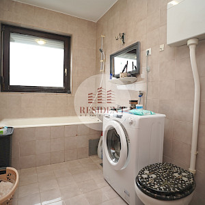 GAJNICE Komforan 2soban stan 58 m2, 4. kat, BEZ PROVIZIJE