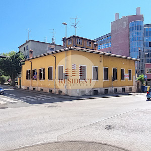 PULA Center, commercial and residential building for renovation NKP 575 m2, top location