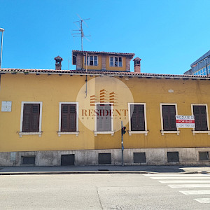 PULA Center, commercial and residential building for renovation NKP 575 m2, top location