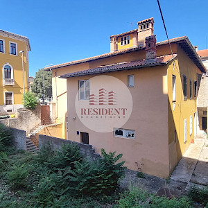 PULA Center, commercial and residential building for renovation NKP 575 m2, top location