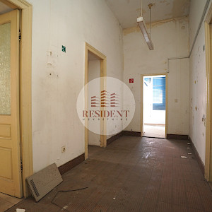 PULA Center, commercial and residential building for renovation NKP 575 m2, top location