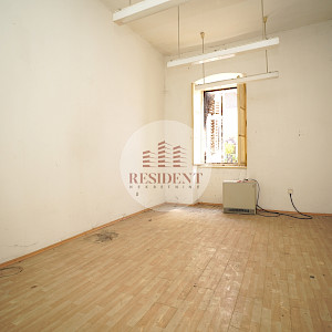 PULA Center, commercial and residential building for renovation NKP 575 m2, top location