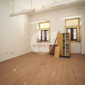 PULA Center, commercial and residential building for renovation NKP 575 m2, top location