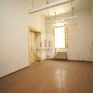 PULA Center, commercial and residential building for renovation NKP 575 m2, top location