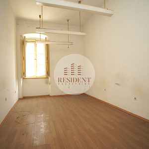 PULA Center, commercial and residential building for renovation NKP 575 m2, top location