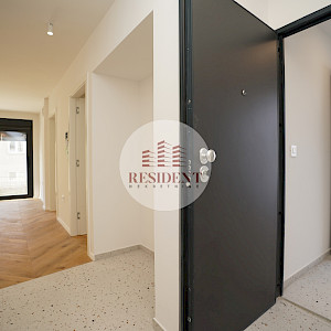 RUDEŠ 3soban stan, novogradnja, 73 m2, prizemlje, parking, terasa, BEZ PROVIZIJE