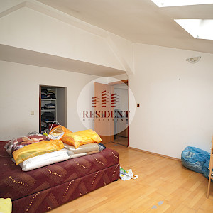 RENT - ZAGREB Center, spacious 4-room apartment 127 m2 FOR WORKERS, 4th floor, top location