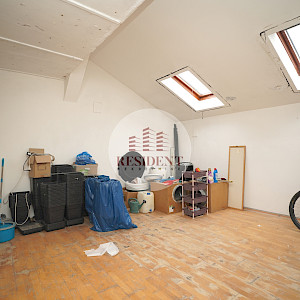 RENT - ZAGREB Center, spacious 4-room apartment 127 m2 FOR WORKERS, 4th floor, top location