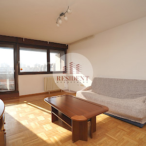 SREDIŠĆE Prostran 3soban stan 82 m2, 9. kat, top lokacija, balkon, spremište