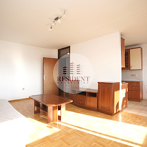 SREDIŠĆE Prostran 3soban stan 82 m2, 9. kat, top lokacija, balkon, spremište