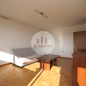 SREDIŠĆE Prostran 3soban stan 82 m2, 9. kat, top lokacija, balkon, spremište