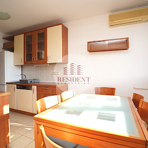 SREDIŠĆE Prostran 3soban stan 82 m2, 9. kat, top lokacija, balkon, spremište