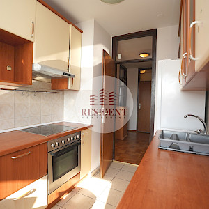 SREDIŠĆE Prostran 3soban stan 82 m2, 9. kat, top lokacija, balkon, spremište