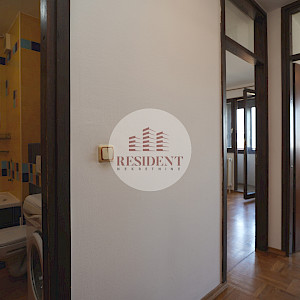 SREDIŠĆE Prostran 3soban stan 82 m2, 9. kat, top lokacija, balkon, spremište