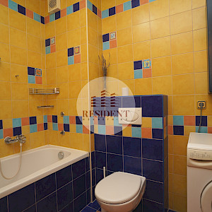 SREDIŠĆE Prostran 3soban stan 82 m2, 9. kat, top lokacija, balkon, spremište