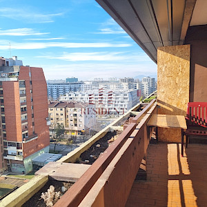 SREDIŠĆE Prostran 3soban stan 82 m2, 9. kat, top lokacija, balkon, spremište