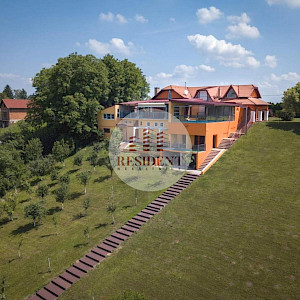 NUŠTAR Luksuzna vila 558 m2, mirno okruženje, bazen