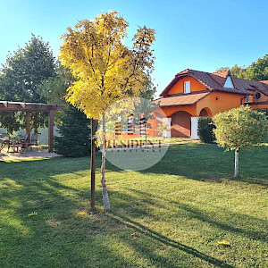 NUŠTAR Luksuzna vila 558 m2, mirno okruženje, bazen