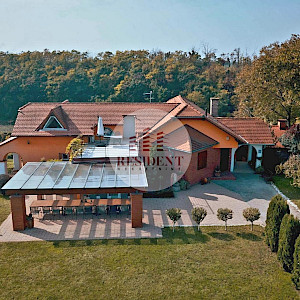 NUŠTAR Luksuzna vila 558 m2, mirno okruženje, bazen