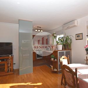 GORNJI BUKOVAC Prostran 4soban stan 101 m2, 2 parkinga, vrt, mirno okruženje, BEZ PROVIZIJE