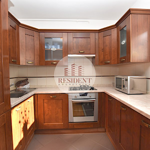 GORNJI BUKOVAC Prostran 4soban stan 101 m2, 2 parkinga, vrt, mirno okruženje, BEZ PROVIZIJE