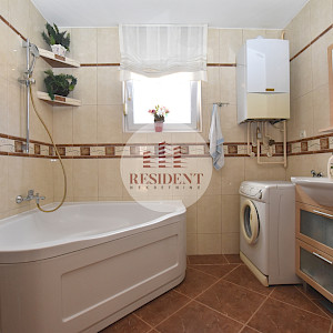 GORNJI BUKOVAC Prostran 4soban stan 101 m2, 2 parkinga, vrt, mirno okruženje, BEZ PROVIZIJE