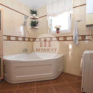 GORNJI BUKOVAC Prostran 4soban stan 101 m2, 2 parkinga, vrt, mirno okruženje, BEZ PROVIZIJE