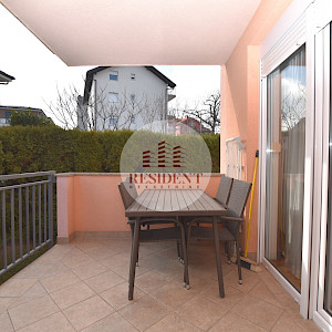 GORNJI BUKOVAC Prostran 4soban stan 101 m2, 2 parkinga, vrt, mirno okruženje, BEZ PROVIZIJE