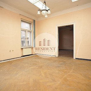 ZAGREB Center - Spacious 4-bedroom apartment 120 m2 + parking, 1st floor, top location, balcony, storage room, NO COMMISSION