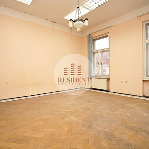 ZAGREB Center - Spacious 4-bedroom apartment 120 m2 + parking, 1st floor, top location, balcony, storage room, NO COMMISSION