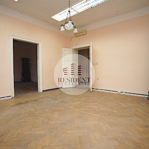 ZAGREB Center - Spacious 4-bedroom apartment 120 m2 + parking, 1st floor, top location, balcony, storage room, NO COMMISSION