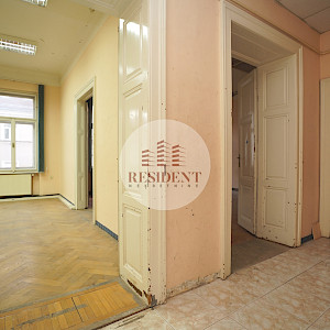 ZAGREB Center - Spacious 4-bedroom apartment 120 m2 + parking, 1st floor, top location, balcony, storage room, NO COMMISSION