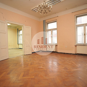 ZAGREB Center - Spacious 4-bedroom apartment 120 m2 + parking, 1st floor, top location, balcony, storage room, NO COMMISSION