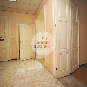 ZAGREB Center - Spacious 4-bedroom apartment 120 m2 + parking, 1st floor, top location, balcony, storage room, NO COMMISSION