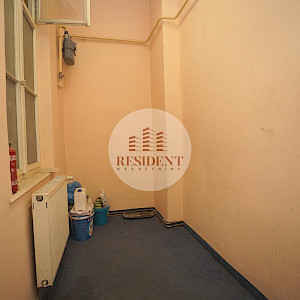 ZAGREB Center - Spacious 4-bedroom apartment 120 m2 + parking, 1st floor, top location, balcony, storage room, NO COMMISSION