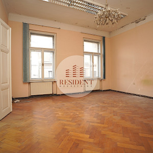 ZAGREB Center - Spacious 4-bedroom apartment 120 m2 + parking, 1st floor, top location, balcony, storage room, NO COMMISSION