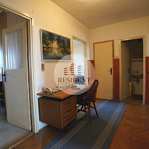 SREDNJACI Prostran 3soban stan 80 m2, 4. kat, top lokacija, loggia, BEZ PROVIZIJE