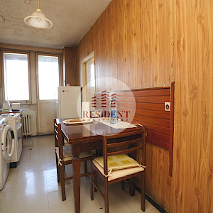 SREDNJACI Prostran 3soban stan 80 m2, 4. kat, top lokacija, loggia, BEZ PROVIZIJE