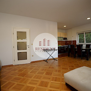 ČRNOMEREC Prostran 3soban stan 73 m2 + vrt 270 m2 + 2 parkinga, mirno okruženje, BEZ PROVIZIJE