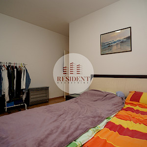 ČRNOMEREC Prostran 3soban stan 73 m2 + vrt 270 m2 + 2 parkinga, mirno okruženje, BEZ PROVIZIJE